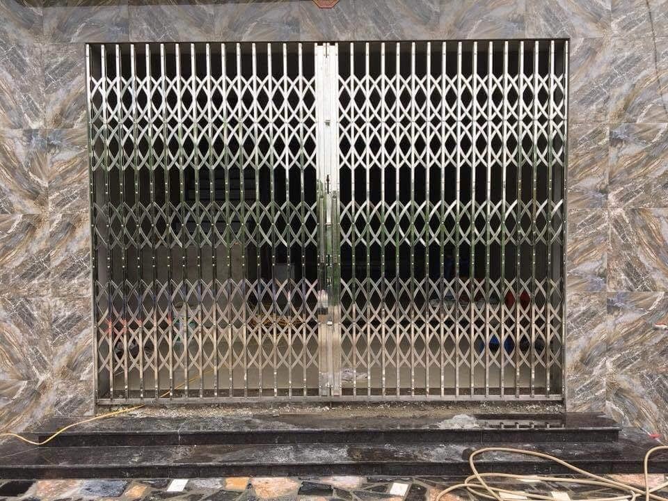 Thi Công Lắp Đặt Cửa Xếp Inox Tại Hà Nội